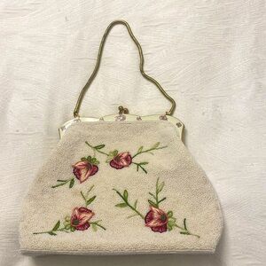 Vintage purse it’s so pretty hand beaded in excellent condition interior is silk